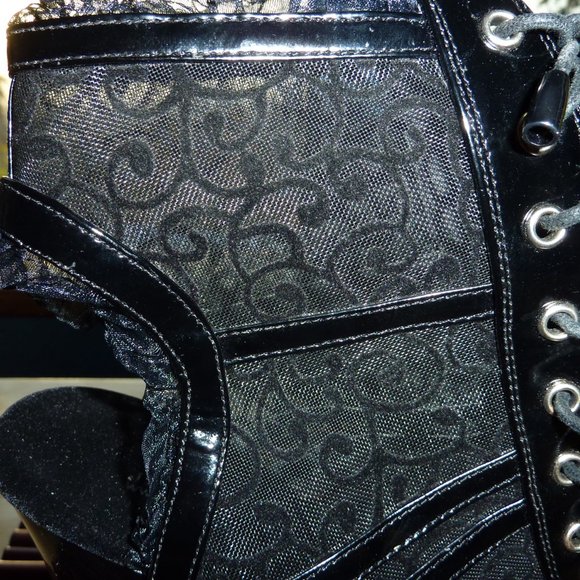 QUIRKY WICCA BLACK LACE GOTH VAMPIRE VICTORIAN HIGH HEEL PLATFORM BOOTIES 8.5 - Picture 8 of 8